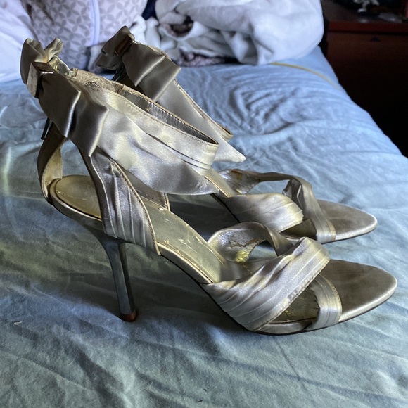 Silver Heels with Ankle Bow - Picture 4 of 8